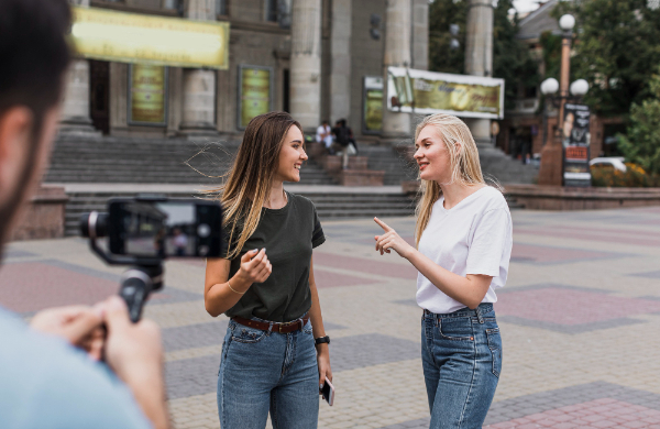 Intervjuiranje prolaznika (m / ž)