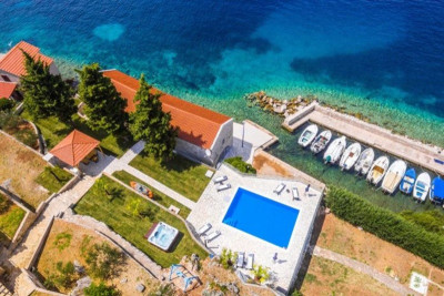 An attractive ad appears: People are needed to test a luxury villa on Korčula